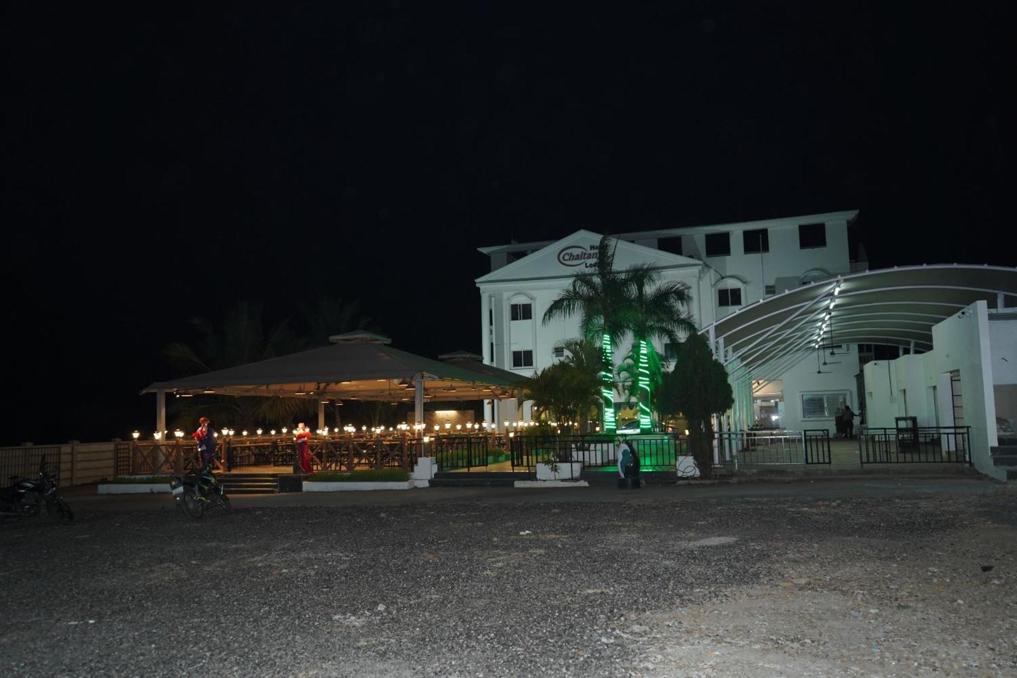Hotel Chaitanya Lodging Supe Bagian luar foto